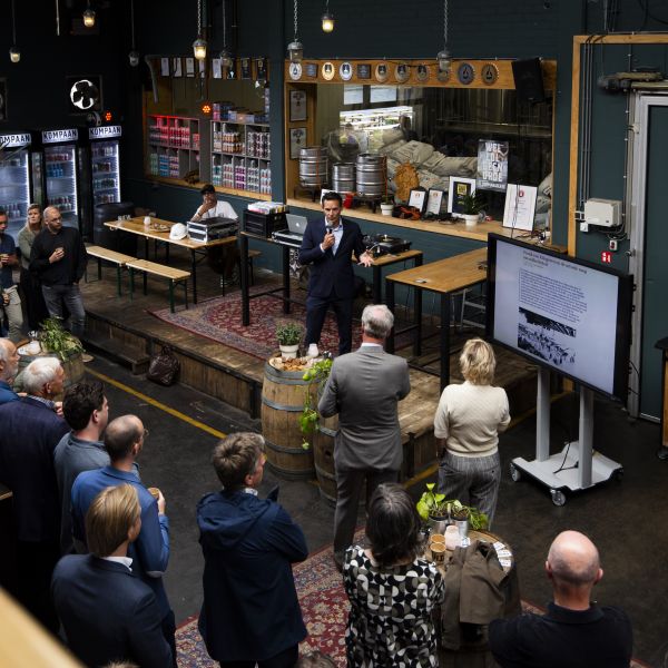 Feestelijke start bouw Frank is een Binck in Den Haag 