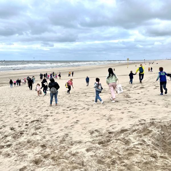 Vluchtelingen Oekraïne hebben onvergetelijke middag in Drievliet en het Haagse strand