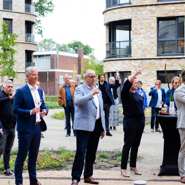 Den Haag is een woon-zorg complex en 183 woningen rijker : Den Haag is een woon-zorg complex en 183 woningen rijker