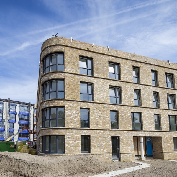 Westhovenplein winnaar van de Haagse Architectuurprijs de Berlagevlag : Westhovenplein winnaar van de Haagse Architectuurprijs de Berlagevlag