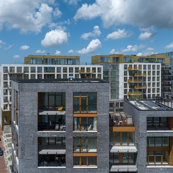 Blauwhoed en Stebru voltooien 95 woningen op de Lloydpier in Rotterdam  : Blauwhoed en Stebru voltooien 95 woningen op de Lloydpier in Rotterdam 