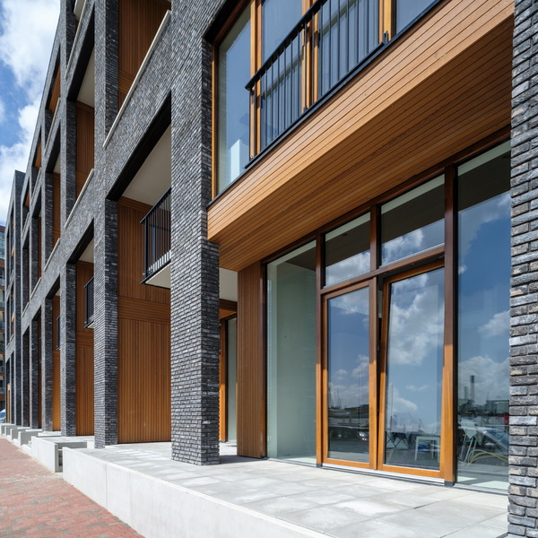 Blauwhoed en Stebru voltooien 95 woningen op de Lloydpier in Rotterdam  : Blauwhoed en Stebru voltooien 95 woningen op de Lloydpier in Rotterdam 
